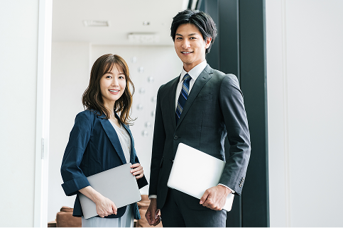 介護現場を熟知した
「専門スタッフ」による徹底伴走